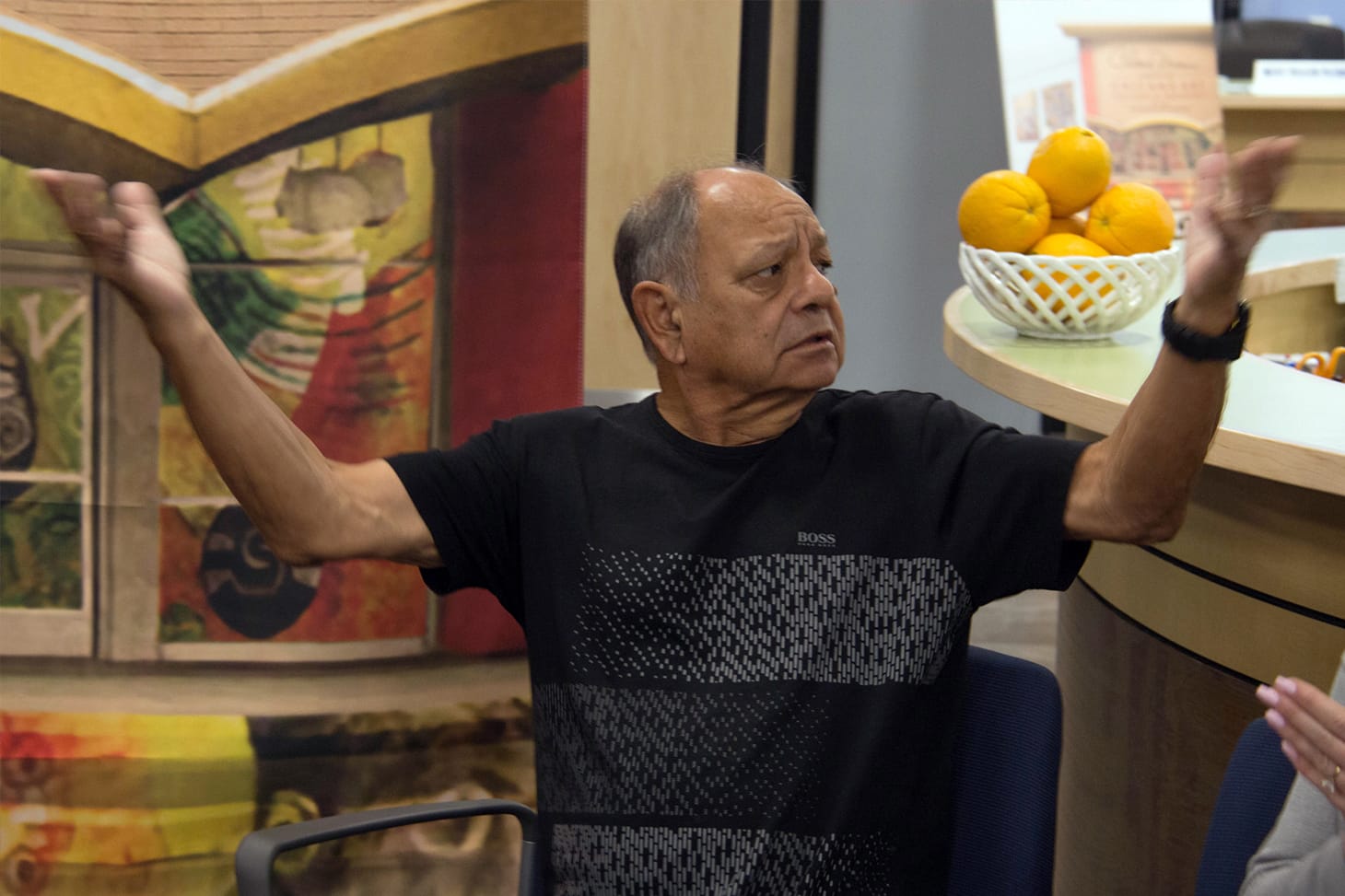 Cheech Marin playing up the crowd at a ceremony marking a milestone for the Cheech Marin Center for Chicano Art, Culture & Industry on June 7 (photo by the author for Hyperallergic)