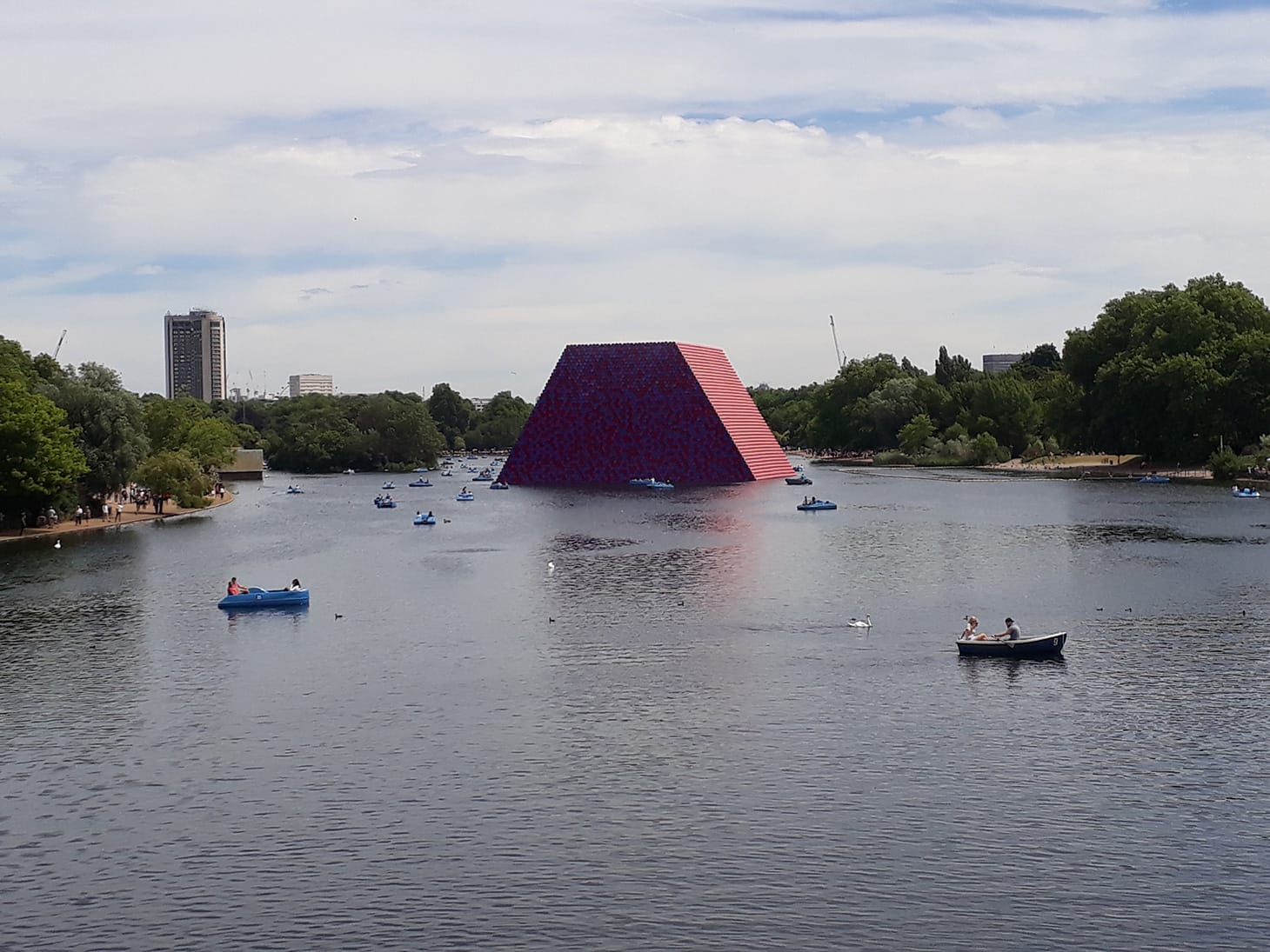 "The London Mastaba" (2018) (photo by Olivia McEwan)
