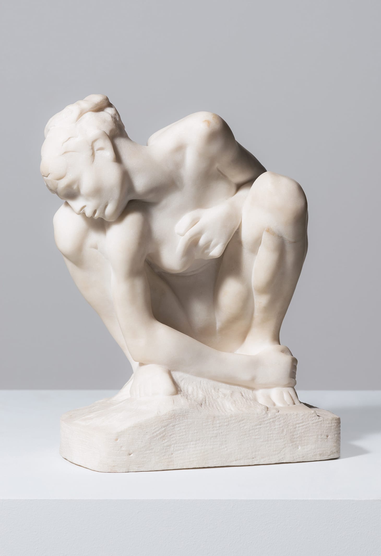 Auguste Rodin, "Crouching Woman" (c. 1882), marble 33.5 x 27.5 x 18 cm. (image courtesy Kunstmuseum Bern, photo by David Ertl, © Kunst- und Ausstellungshalle der Bundesrepublik Deutschland GmbH)