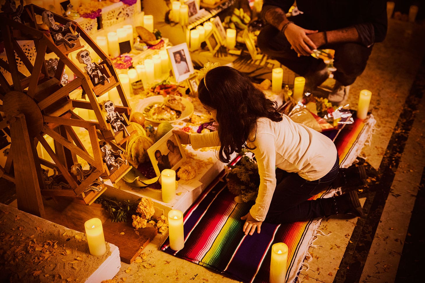 Adrian Viajero Román, Dia de Muerto Ofrenda (2018), detail view