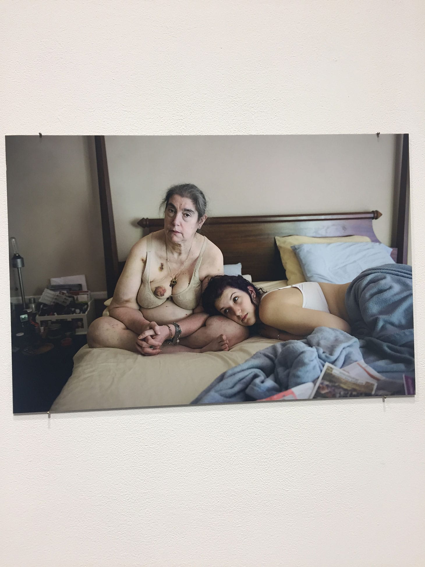 Leah Edelman-Brier and her mother (photo by the author for Hyperallergic)