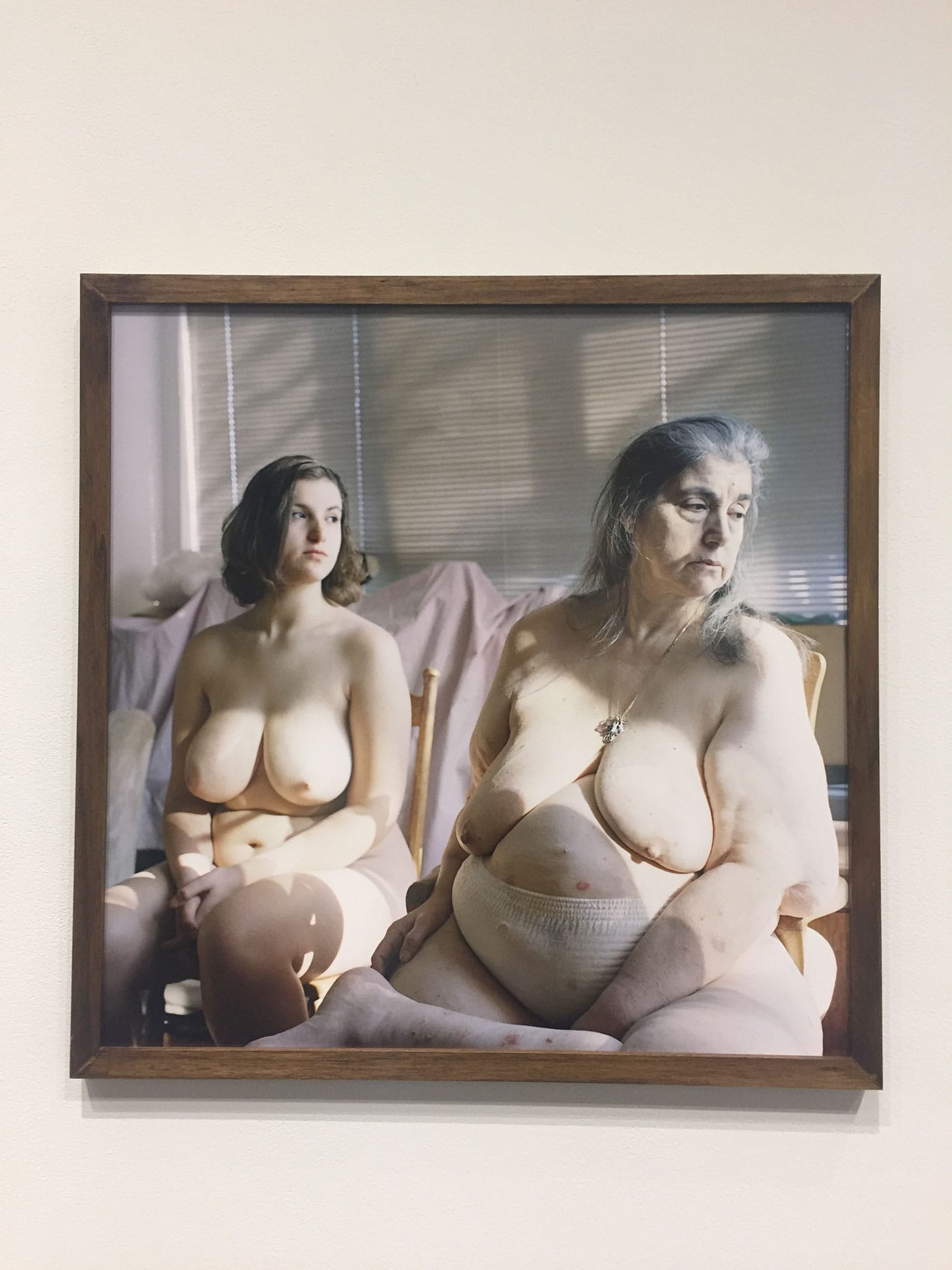 Leah Edelman Brier and her mother (photo by the author for Hyperallergic)