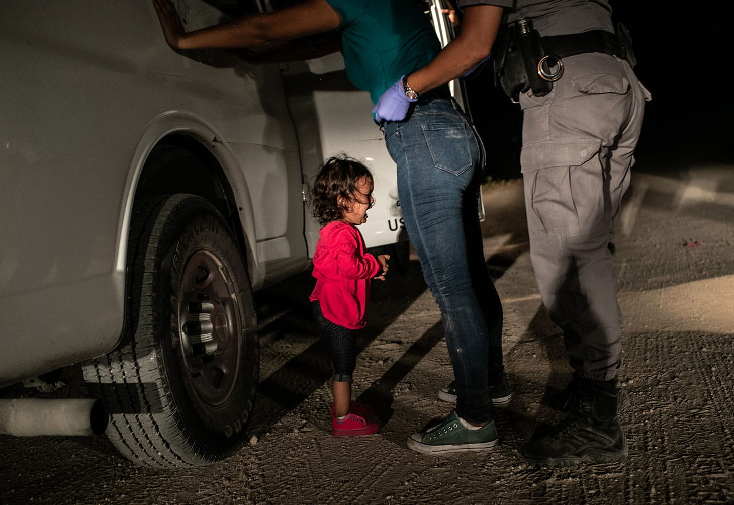John Moore, "Crying Girl on the Border" (2018): Honduran toddler Yanela Sanchez cries as she and her mother, Sandra Sanchez, are taken into custody by US border officials in McAllen, Texas, USA, on June 12 (© John Moore, Getty Images)