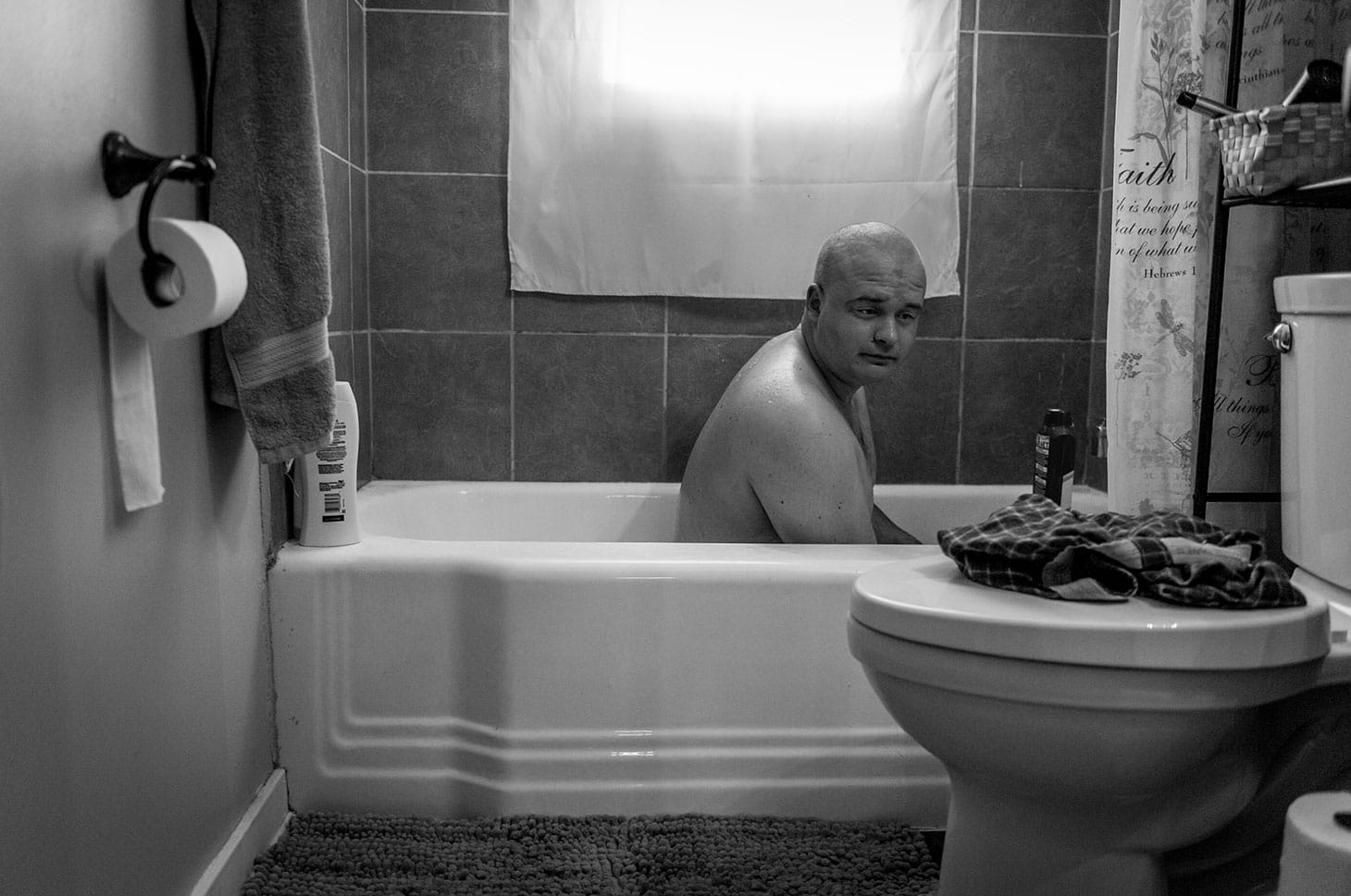 Mary F. Calvert, "Male Rape" (2018): Former US marine Ethan Hanson bathes at home in Austin, Minnesota, USA, after a sexual trauma experienced during his military service left him unable to take showers (© Mary F. Calvert)