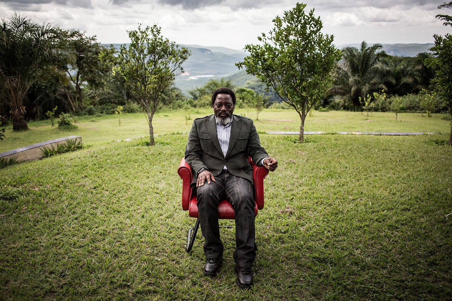 John Wessels, "A Fight for Democracy" (2018): President Kabila sits in the garden of his ranch in Kinshasa, on December 10, 2018 (© John Wessels, Agence France-Presse)