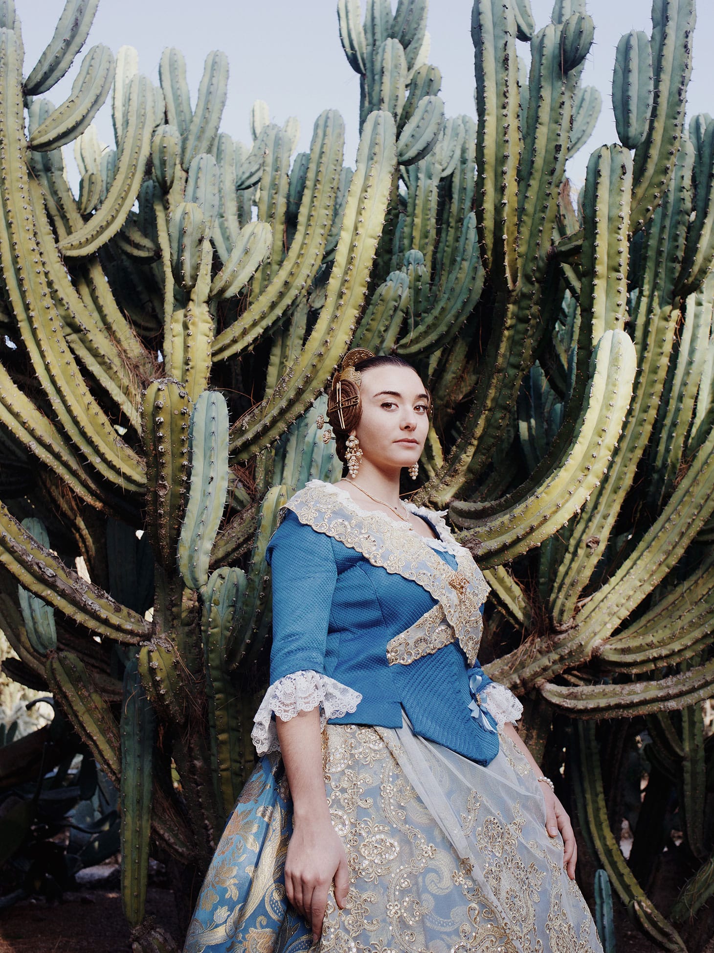 Luisa Dörr, "Falleras" (2018): As fallera gowns are so expensive, Maria Fernandez bought a second-hand one and customized it (© Luisa Dörr)