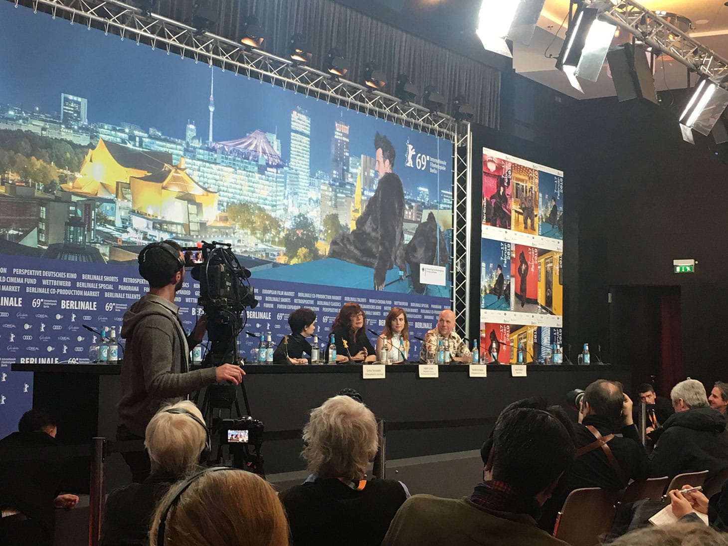 Elisa y Marcela press conference (photo by the author for Hyperallergic)