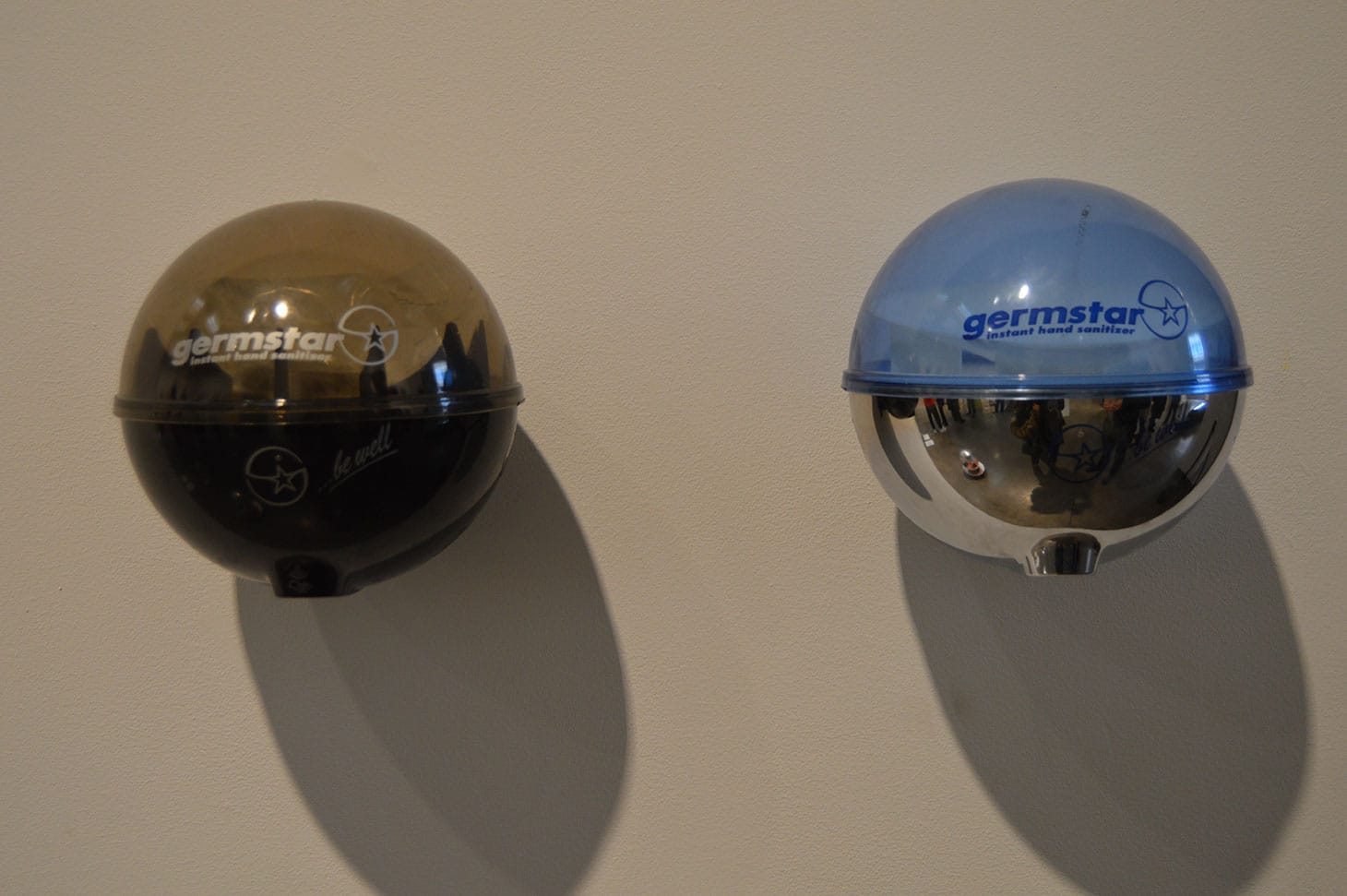 Chando Ao, "Ao™ Hydrophobilizer" (2018), installation: 10 inches in diameter x 2 inches; material: aerogel, hand sanitizers, spring, electric mototr, battery, 3D printed tray, water; Edition 3+1