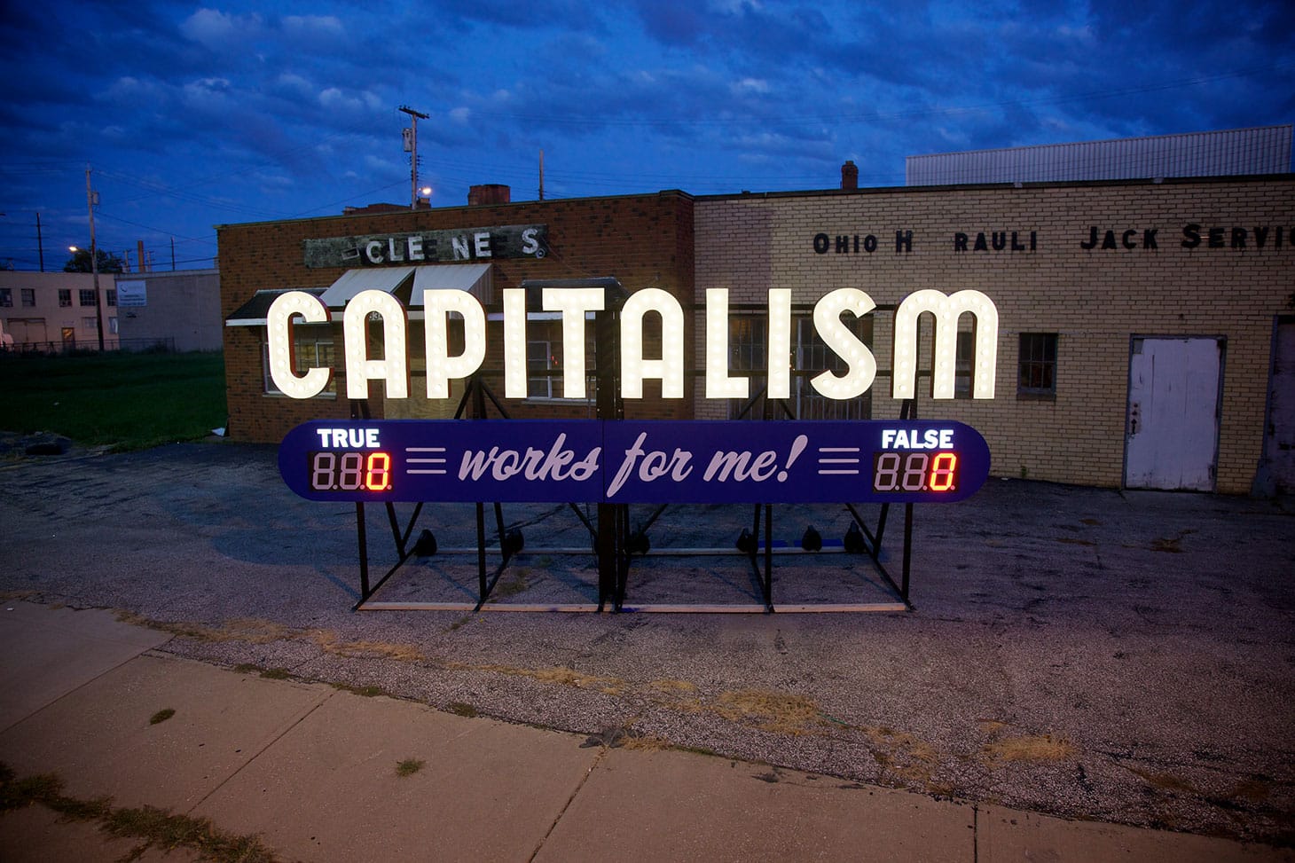 Steve Lambert, "Capitalism Works For Me! True/False," aluminum and electrical, 9 x 20 x 7 feet (image courtesy the artist)