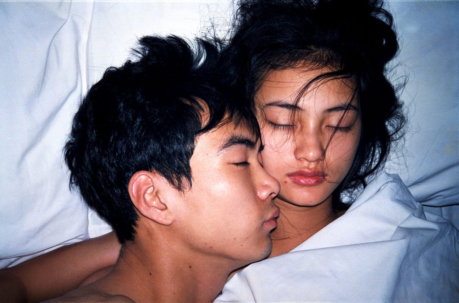 Zheng Guogu, "Honeymoon No. 7" (1996), C-print, 23 5/8 x 39 3/8 inches (image courtesy Eli Klein Gallery)