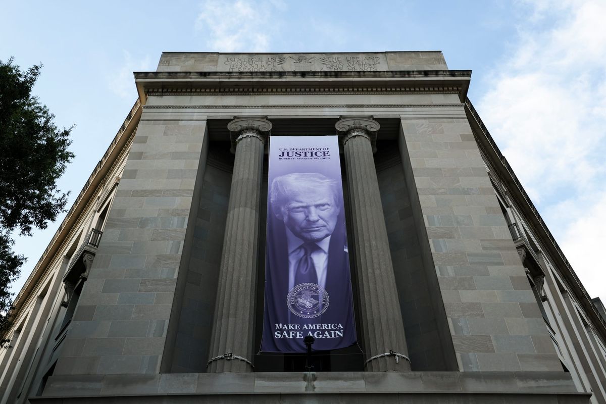 Congressman Calls on Smithsonian to Document Trump’s “Narcissistic Self-Worship”