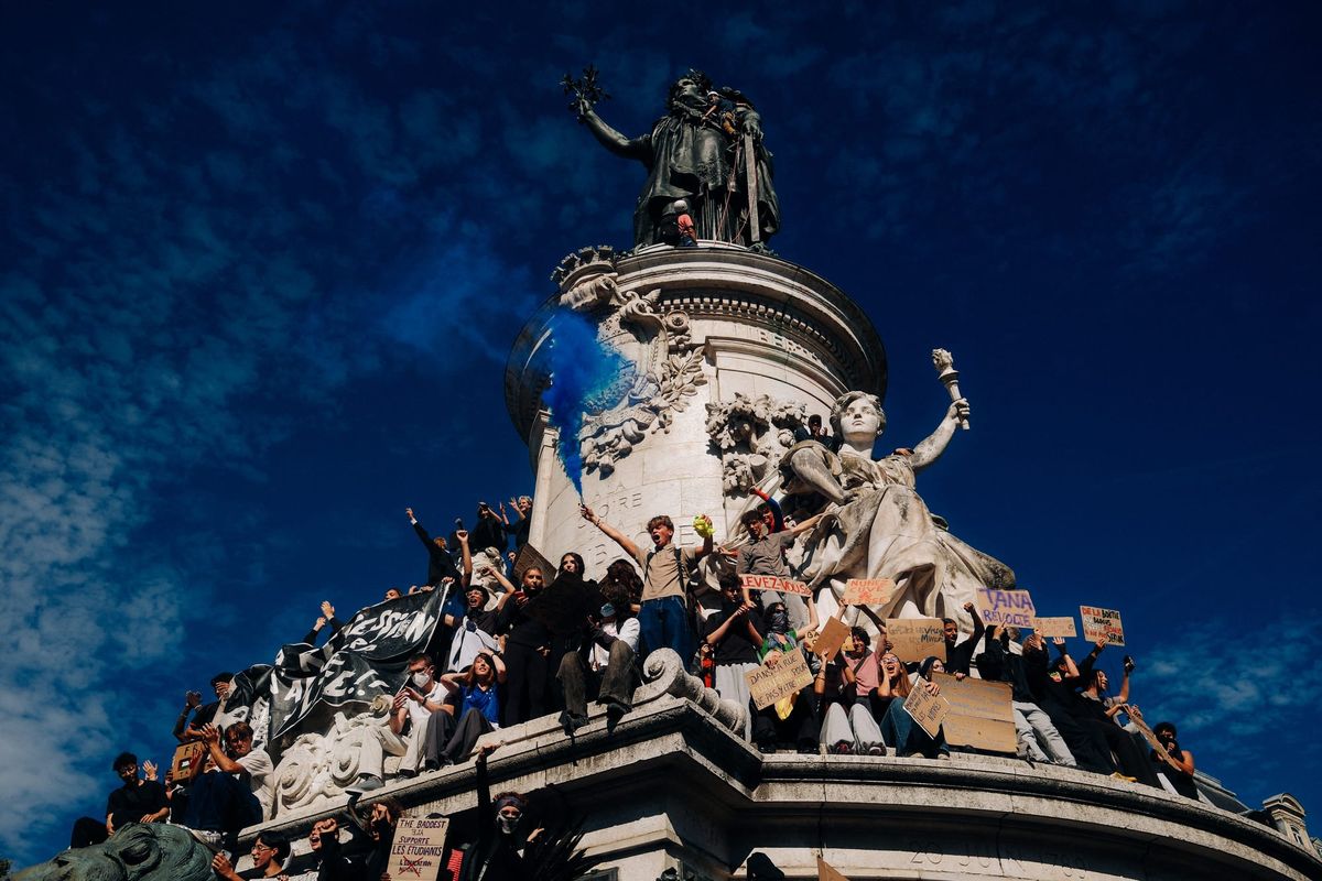 15 Defining Photos From the Student Protests in France