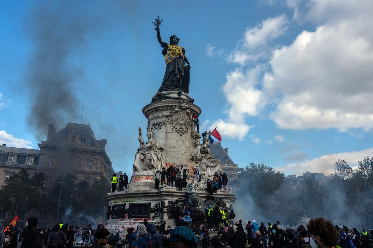 The French Student Protesters Subverting Monuments Like It's May 68