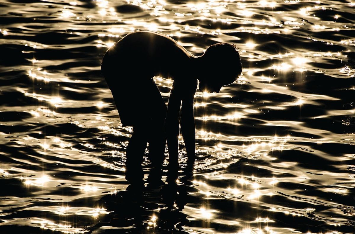 Graceful, Glistening Photos of Beachgoers on Ipanema