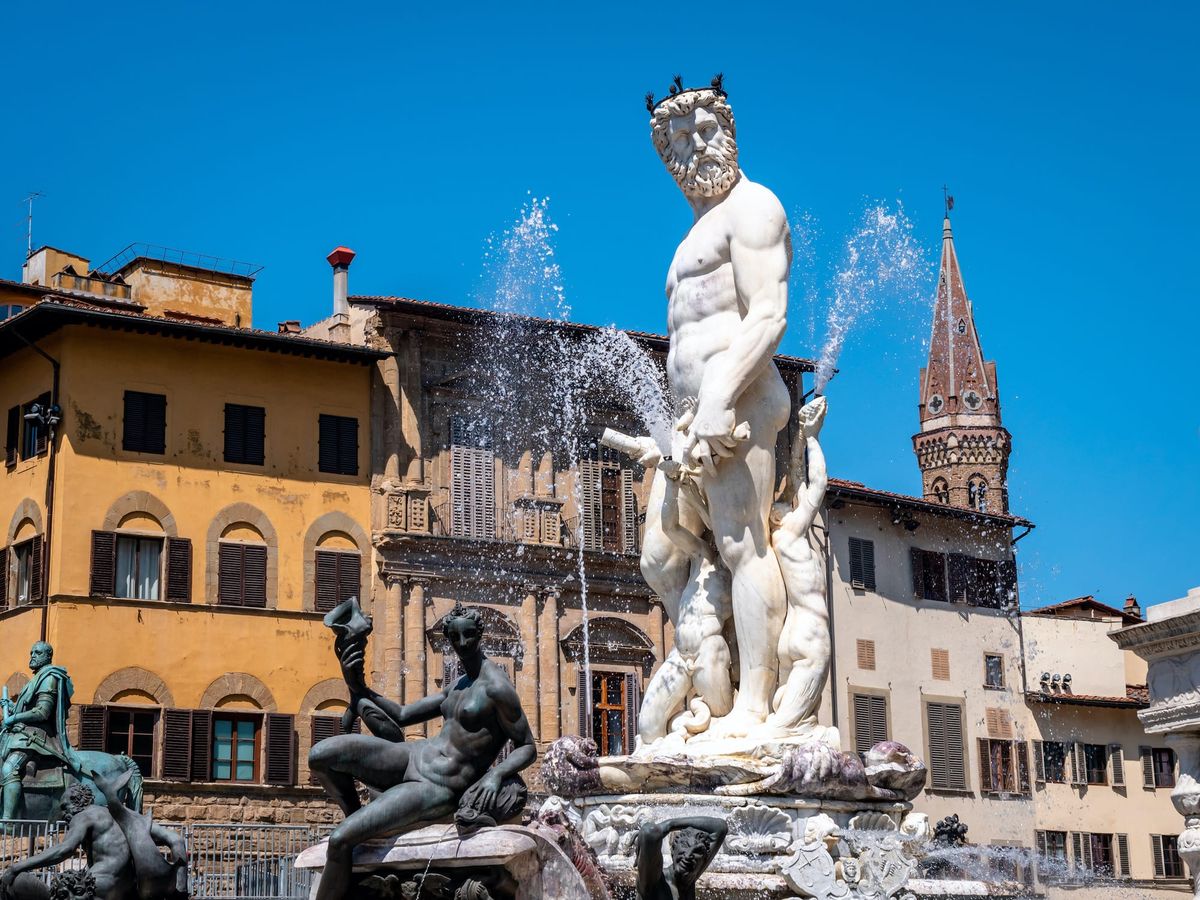 Selfie-Seeking Tourist Damages Neptune Statue in Italy