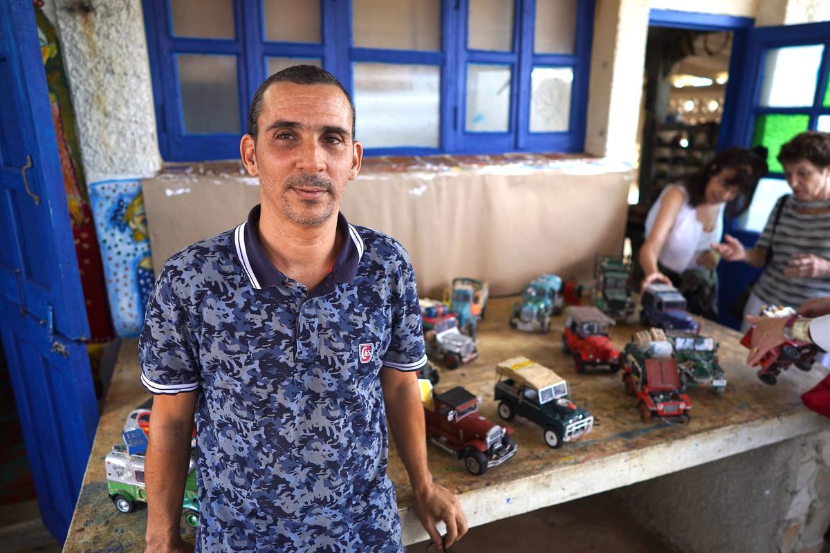 Craft in America Premieres New Season With “PLAY” and “MINIATURES”