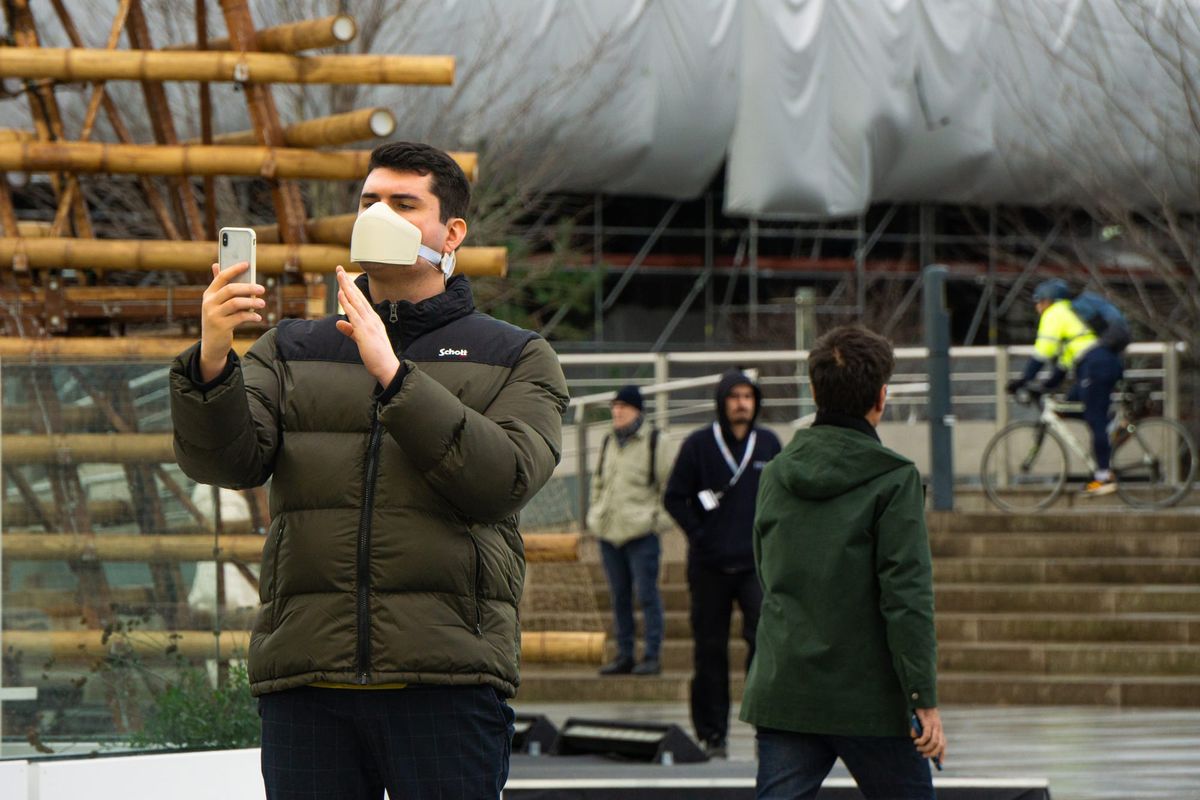 This New Mask Lets You Have Calls in Complete Silence