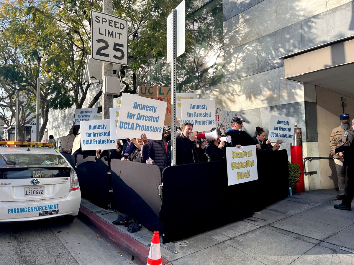After Mass Arrests, UCLA Faculty Protest at Hammer Museum Gala