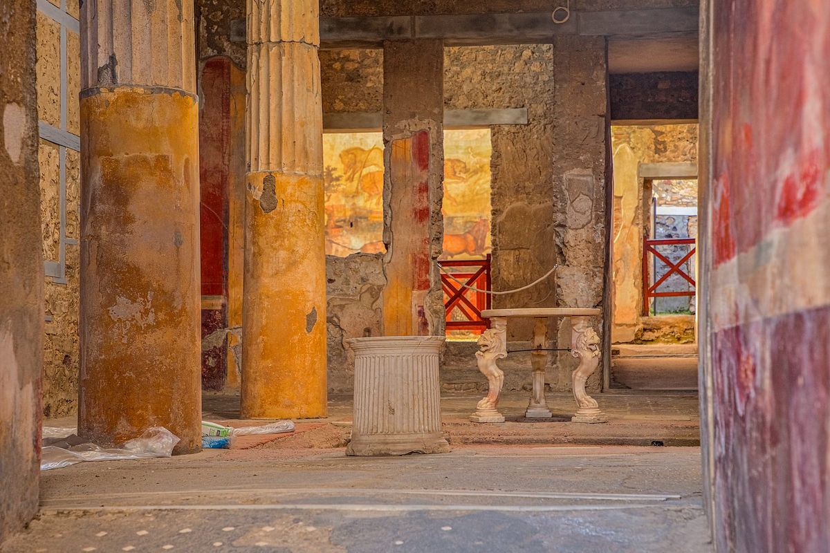 Tourist Detained After Vandalizing Ancient Pompeii House