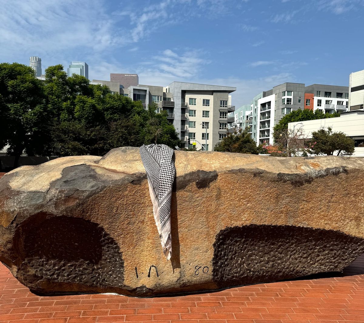 LA Artists Drape Keffiyeh on Noguchi Sculptures in Protest