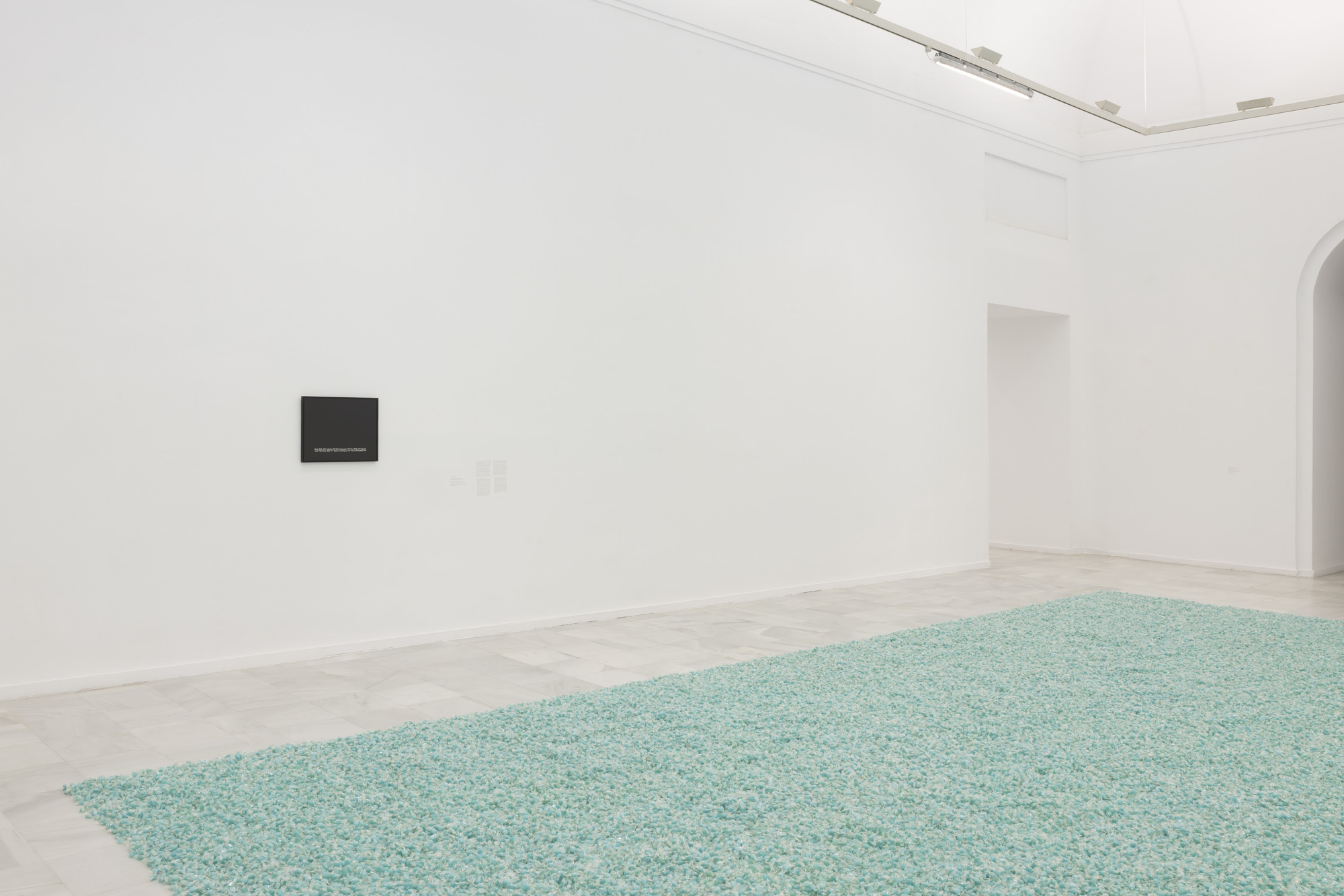 Felix Gonzalez‑Torres'un Sweet Revenge sergisi Madrid'i hatırlatıyor