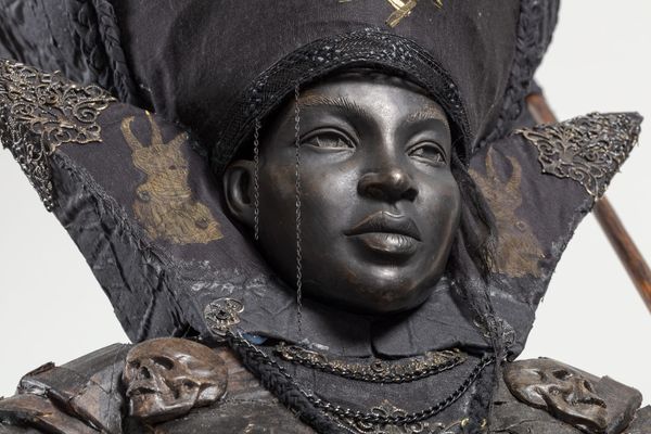 What Hew Locke Carries