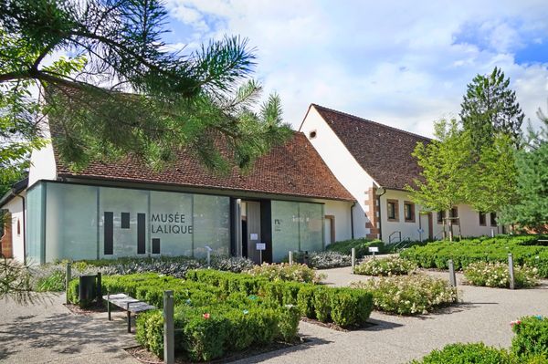 Thieves Steal Over $4.5M in Jewelry From French Museum