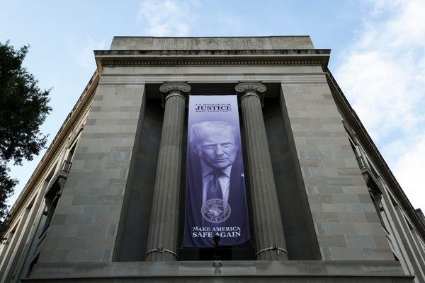 Congressman Calls on Smithsonian to Document Trump’s “Narcissistic Self-Worship”