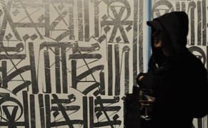 The Fashionable Wallpaper of Retna