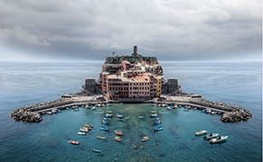 Mirrored Landscapes, Mirrored People