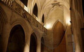 A Kinetic Echo in a Chapel