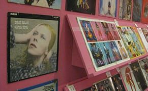 Underrecognized, Bowie’s Glam Drives a Retrospective of 1970s Art