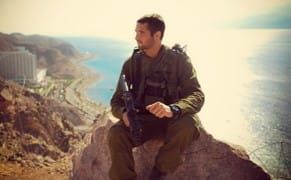 Unpacking the Instawar Aesthetic