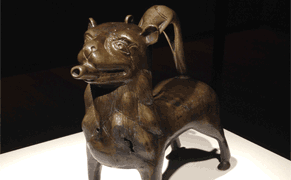 Using New Media to Shed Light on Old Art Narratives