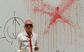 Man Vandalizes Jeff Koons Retrospective [UPDATED]