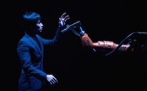 Huang Yi and KUKA the robot in 'Huang Yi & KUKA' at 3LD Art & Technology Center (photo by Summer Yen)
