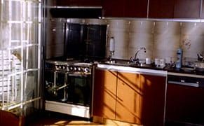 Conjuring the Anxiety of Domestic Spaces During War