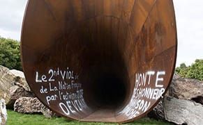 Anish Kapoor's Versailles Sculpture Vandalized With Anti-Semitic Slurs