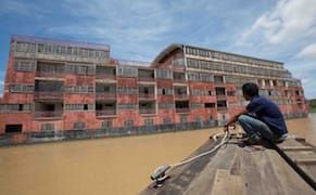 A Floating, Abandoned Building Will Become a Space for Khmer Art