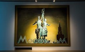 A Soviet Monument’s Enduring Power Over Russian Artists