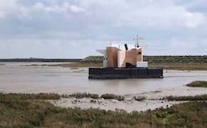 A Floating House that Responds to Its Environment