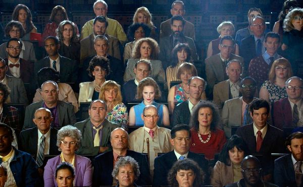 Seeing a Horror Movie Through the Reactions of Its Spectators