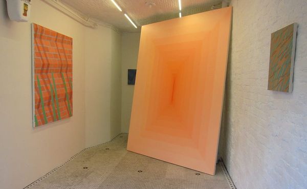 Paintings that Stress the Strangeness in Ordinary Surfaces