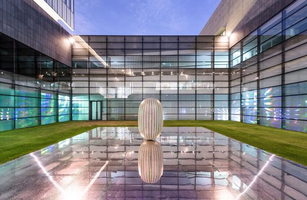 An Artist Invites Viewers to Attain Stillness of Mind Together