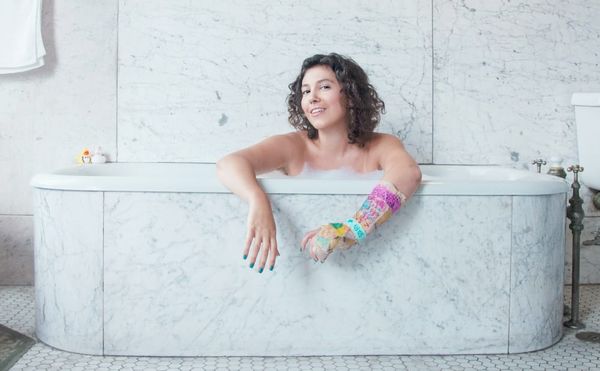 Intimate Theater Staged in the Bathtubs of Strangers