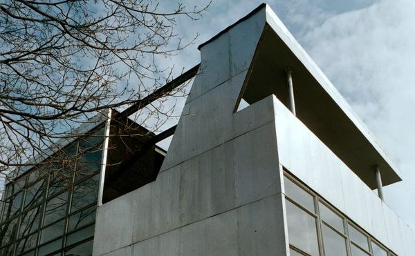 A Metal Prefab House from the 1930s Finds a Home in Palm Springs