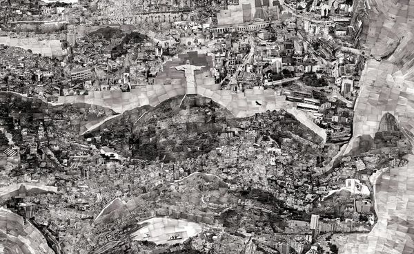 Diaristic Maps Composed of Tens of Thousands of Photographs