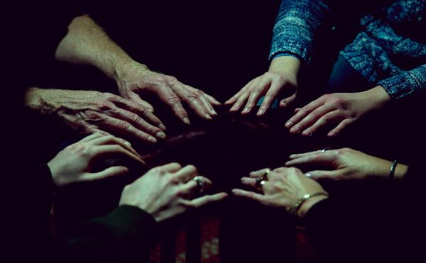 A Photographer’s 16-Year Project to Capture the Contemporary Séance