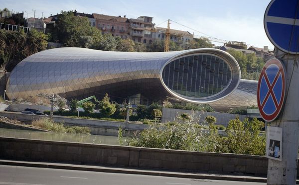 Known for Silent Movies About Buildings, a Filmmaker Turns to Music and Conversation