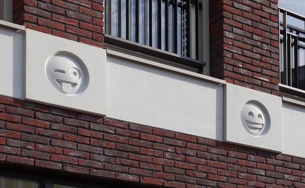 ?Dutch Architects Outfit a Building in Emoji?